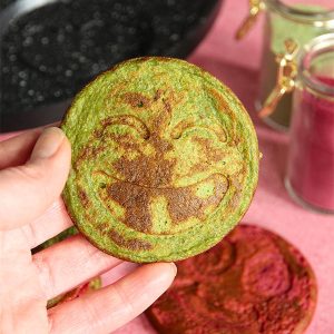 Smiley pancakes with vegetable powder